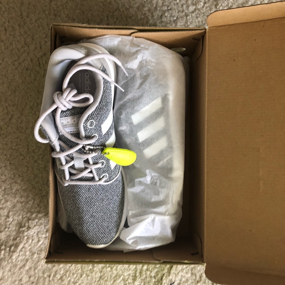 Women’s Adisas Neo Cloudfoam Size US 5.5!!!!